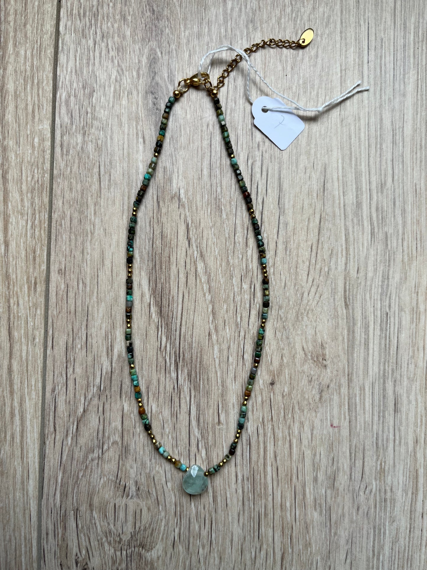Collier en turquoise africaine et goutte de fluorite đâš