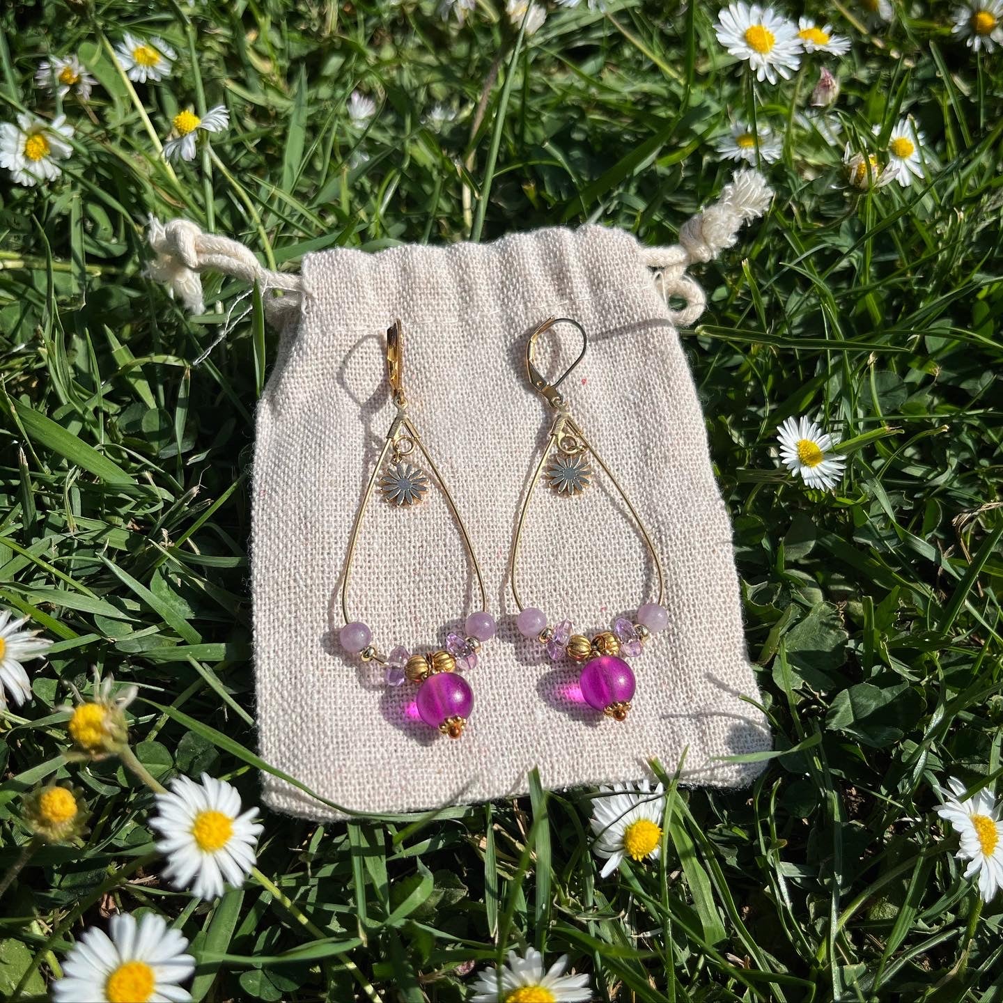 boucles d'oreilles larmes d'Aphrodite lépidolite/pâquerette 🌼💜