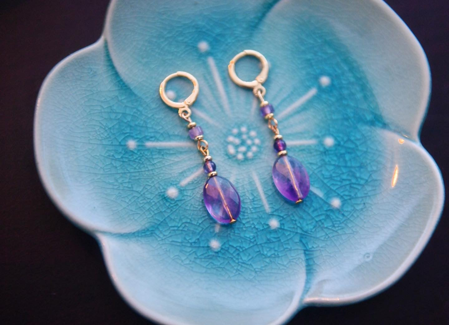 Boucles d’oreilles princesses naturelles en améthyste 👸💜 version courte