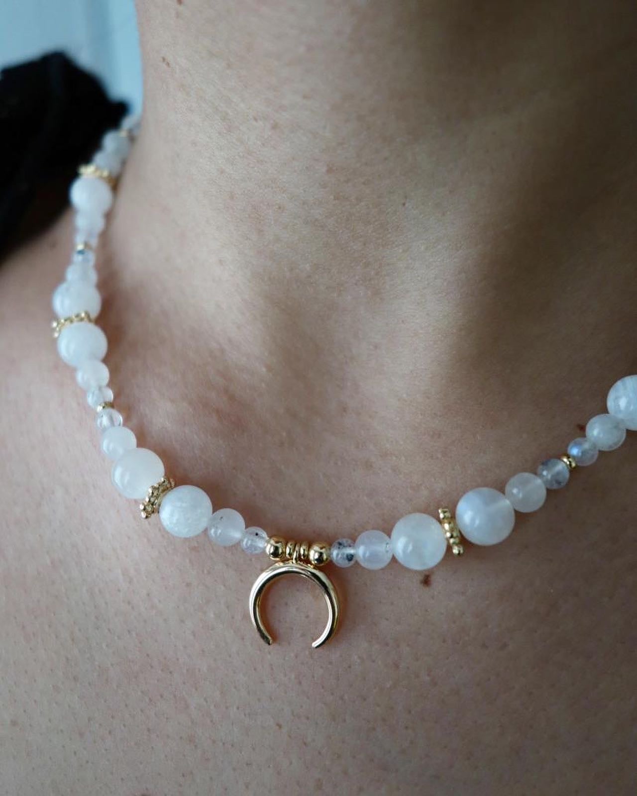 collier talisman đ§ż : Corne de lune, pierre de lune