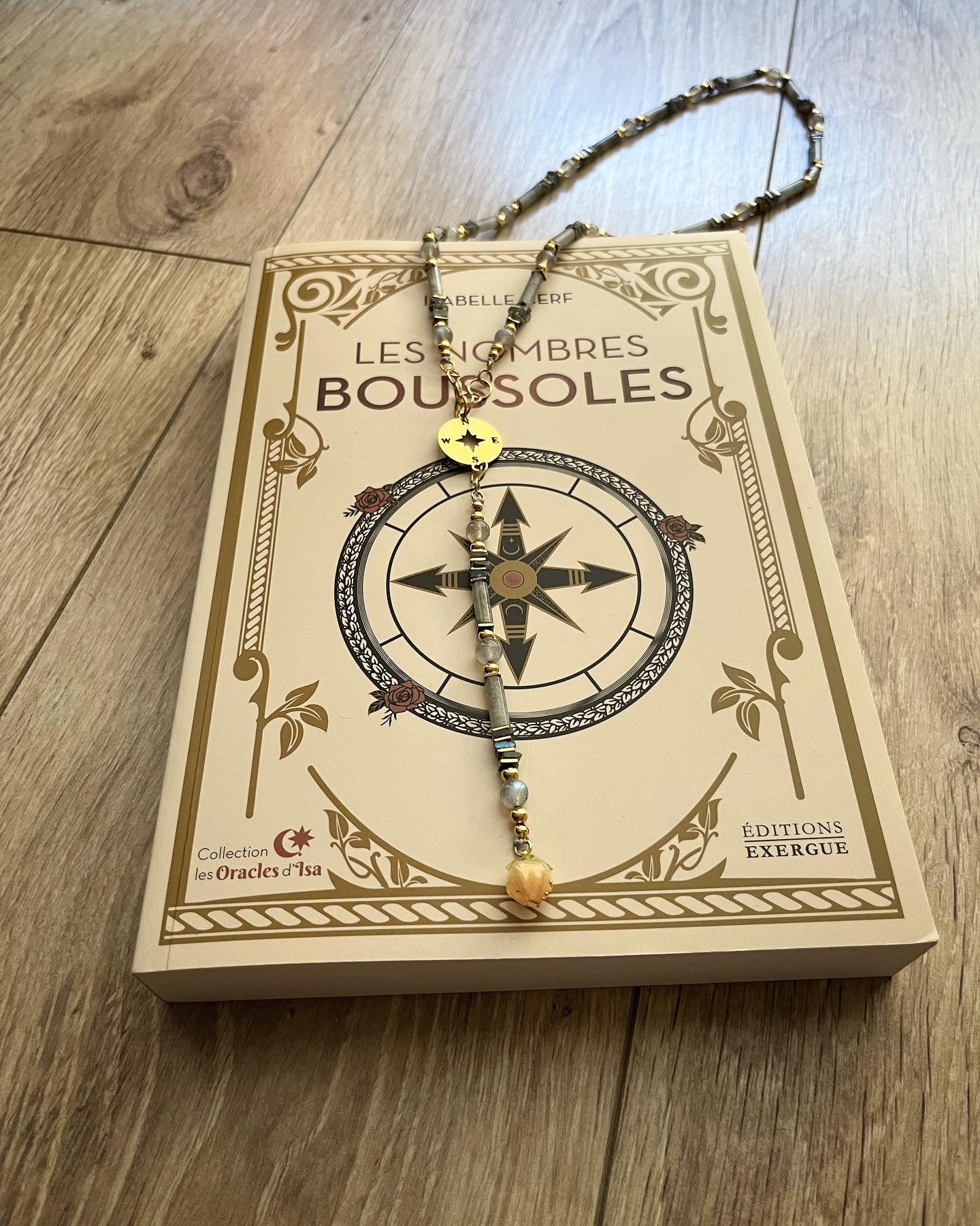 collier Isa đź§đź¤Ť
