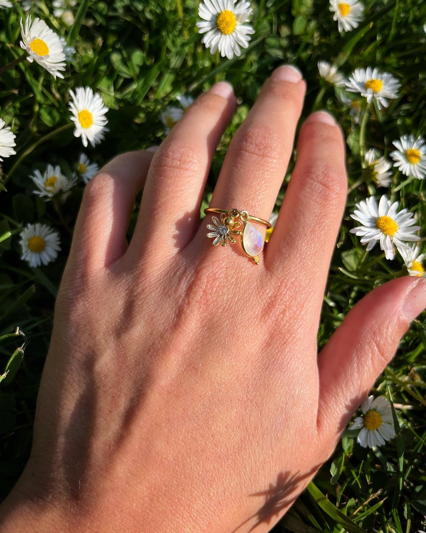 bague Queen Marguerite pierre de lune 🌼💍🤍