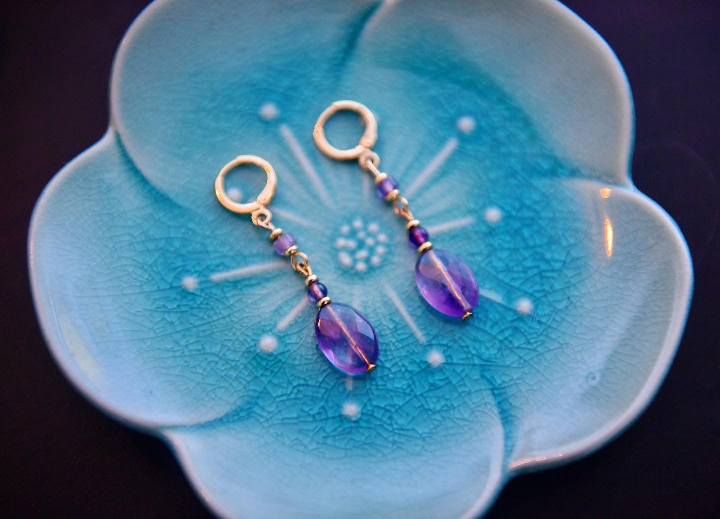 Boucles d’oreilles princesses naturelles en améthyste 👸💜 version courte