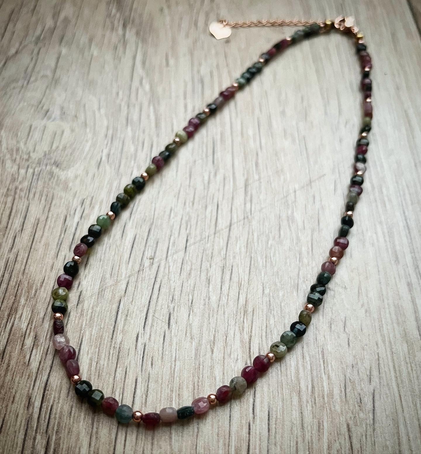 Collier licorne d’automne en tourmaline multicolore 🦄💚💛🩷🖤