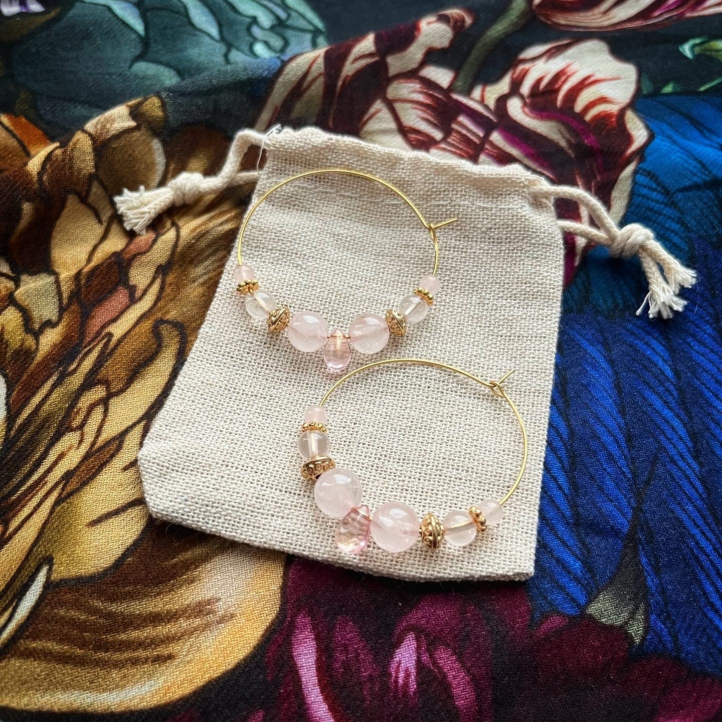 Boucles d’oreilles : belles des îles en quartz rose 🌺💗