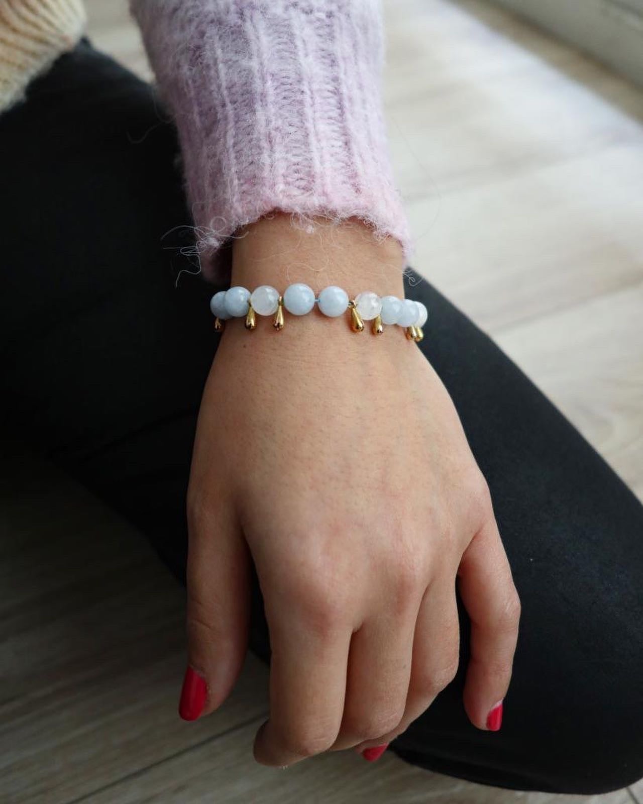 Bracelet féminin sur mesure 🌸 : aigue-marine 💙 et de pierre de lune 🤍