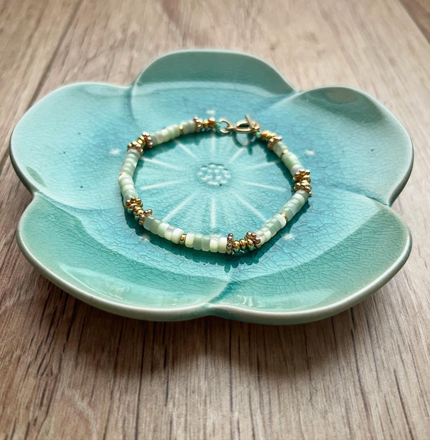 Bracelet Daisy en nacre vert amande 🌼💚