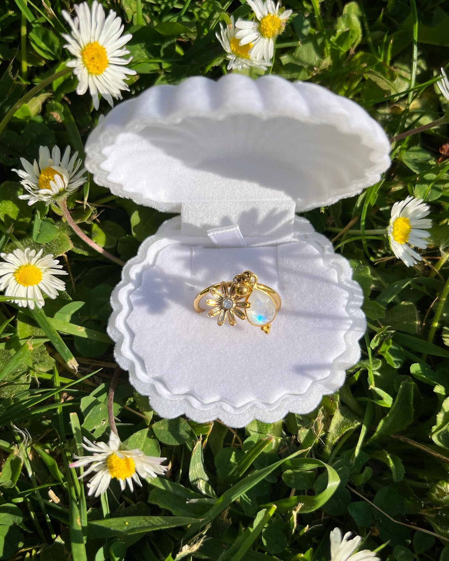 bague Queen Marguerite pierre de lune 🌼💍🤍