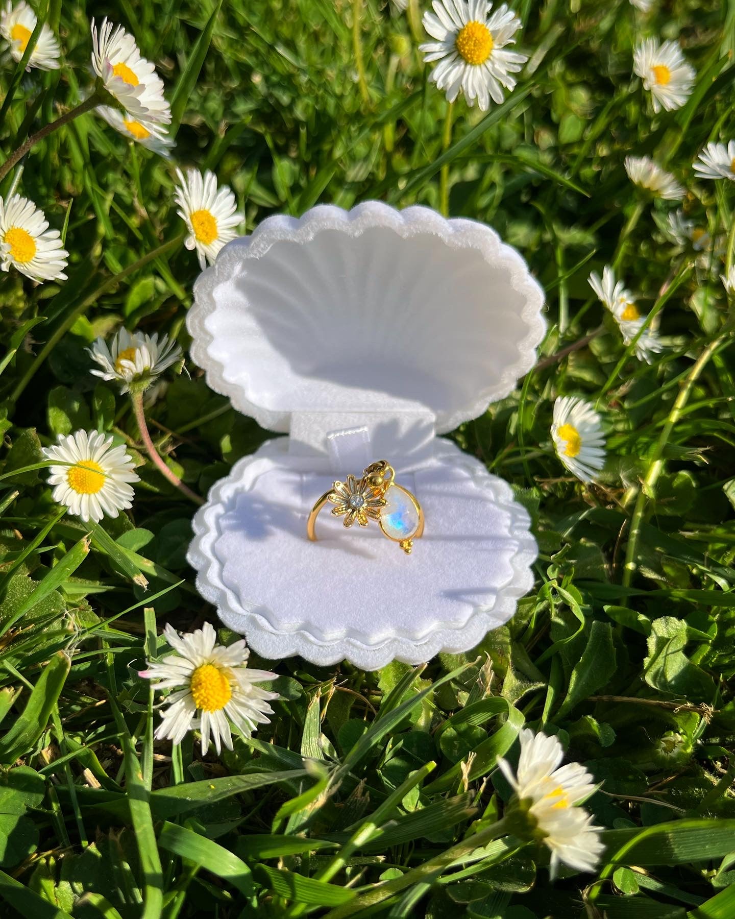 bague Queen Marguerite pierre de lune 🌼💍🤍