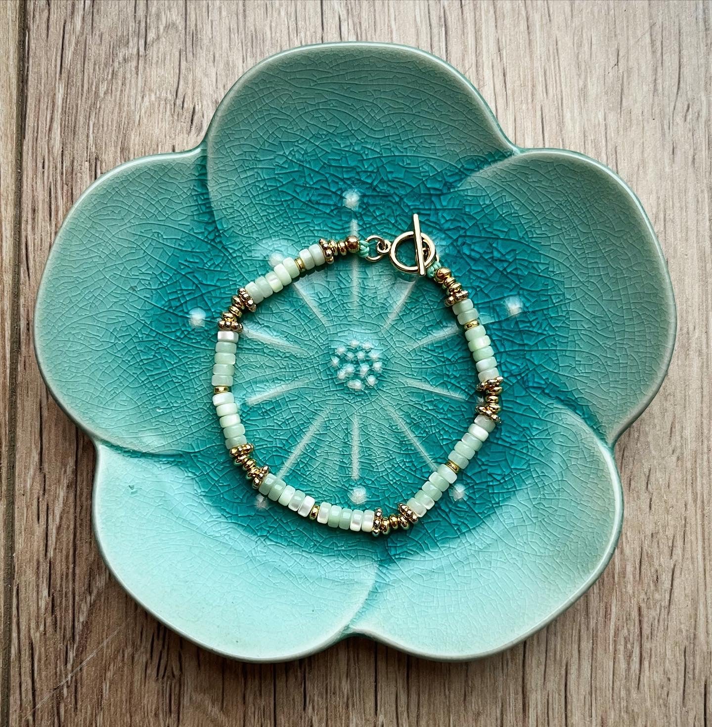 Bracelet Daisy en nacre vert amande 🌼💚