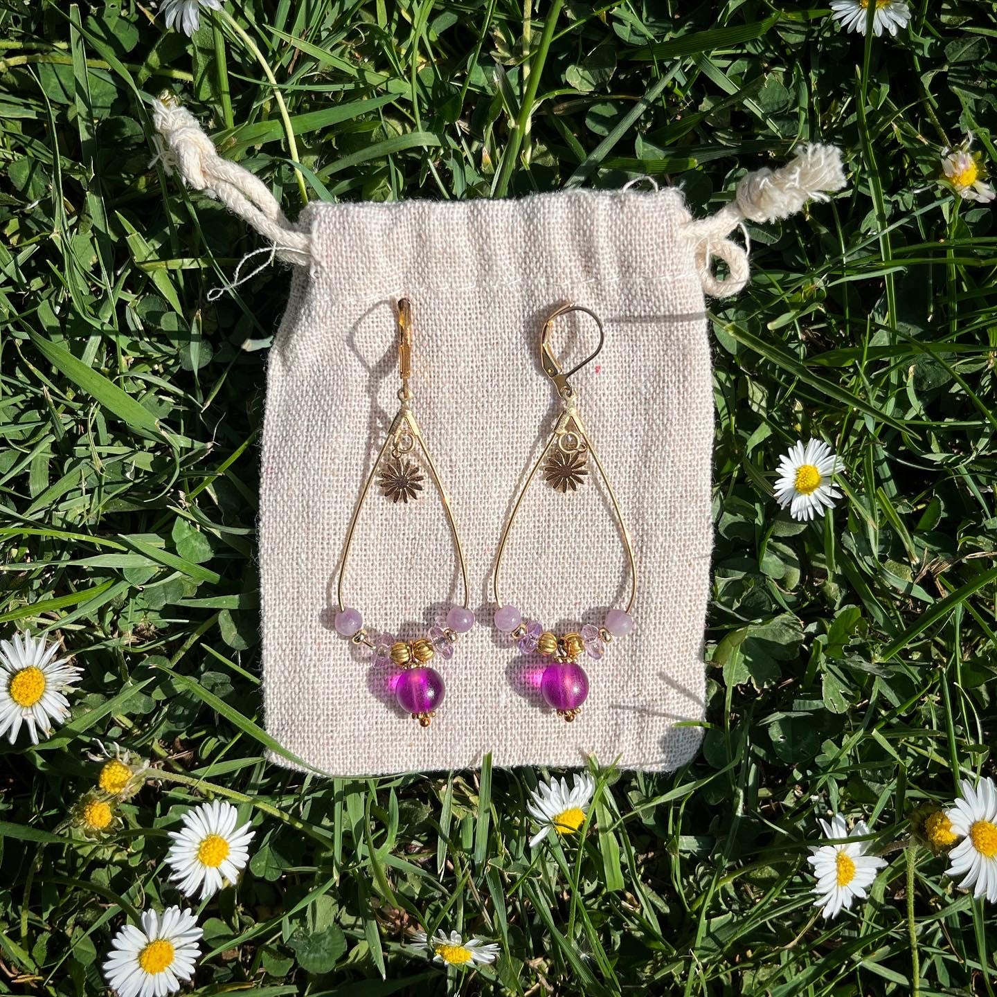 boucles d'oreilles larmes d'Aphrodite lépidolite/pâquerette 🌼💜