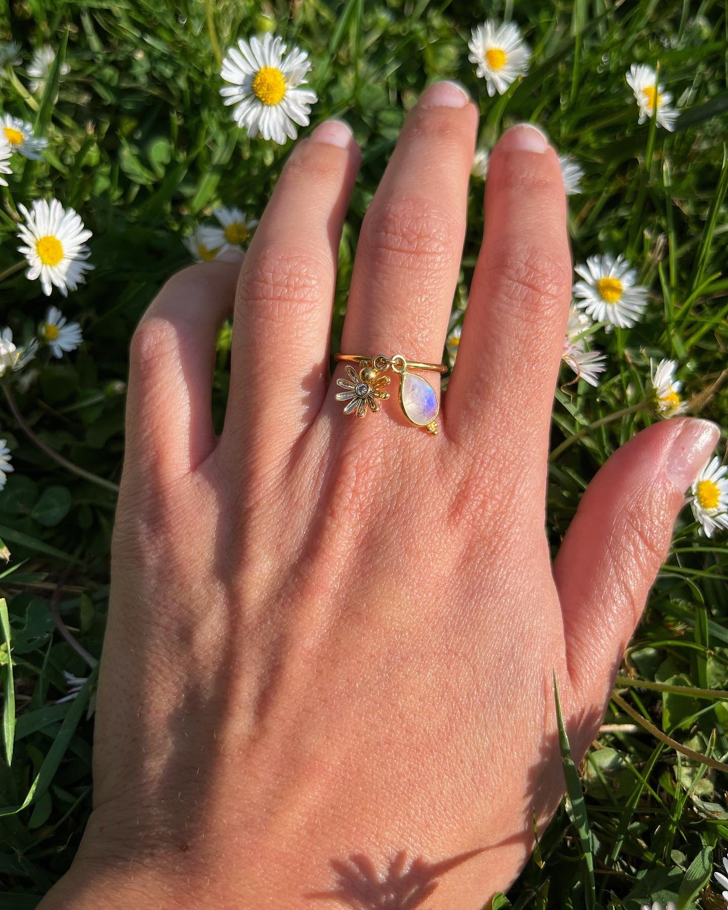 bague Queen Marguerite pierre de lune 🌼💍🤍