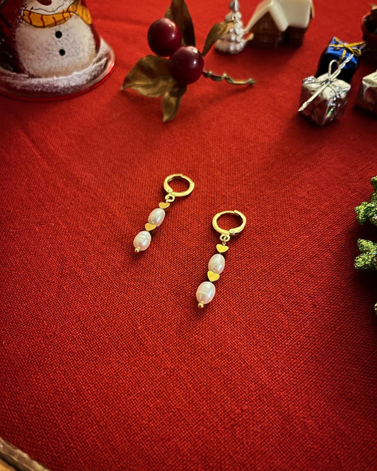 Boucles d’oreilles princesses naturelles en perle blanche 👸🤍