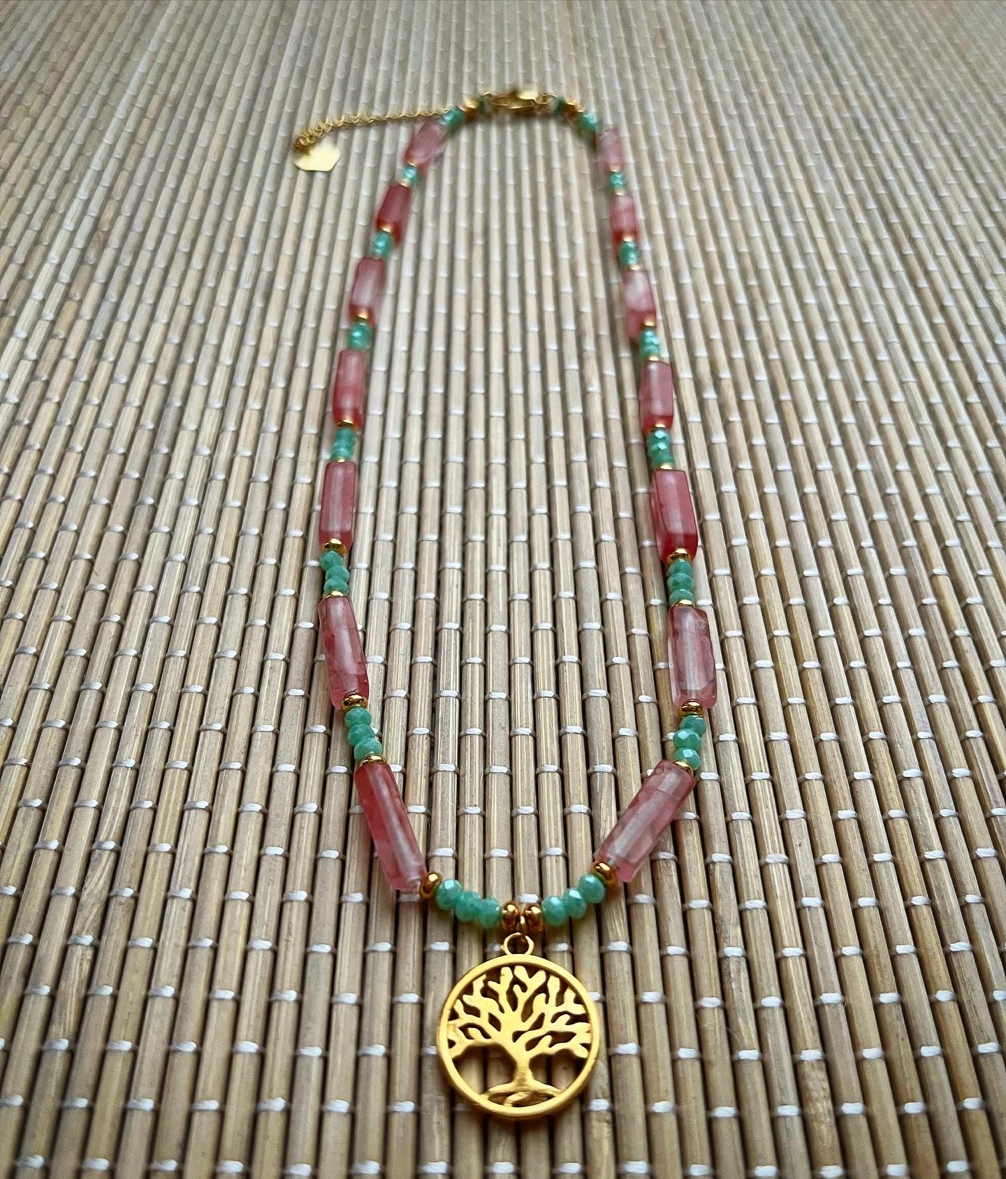 collier talisman 🧿 : arbre de vie en jade teinté rose 🌳💗